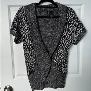 Bisou Bisou Black & Gray Sweater | Patterned Sweater | Short Sleeve Sweater
